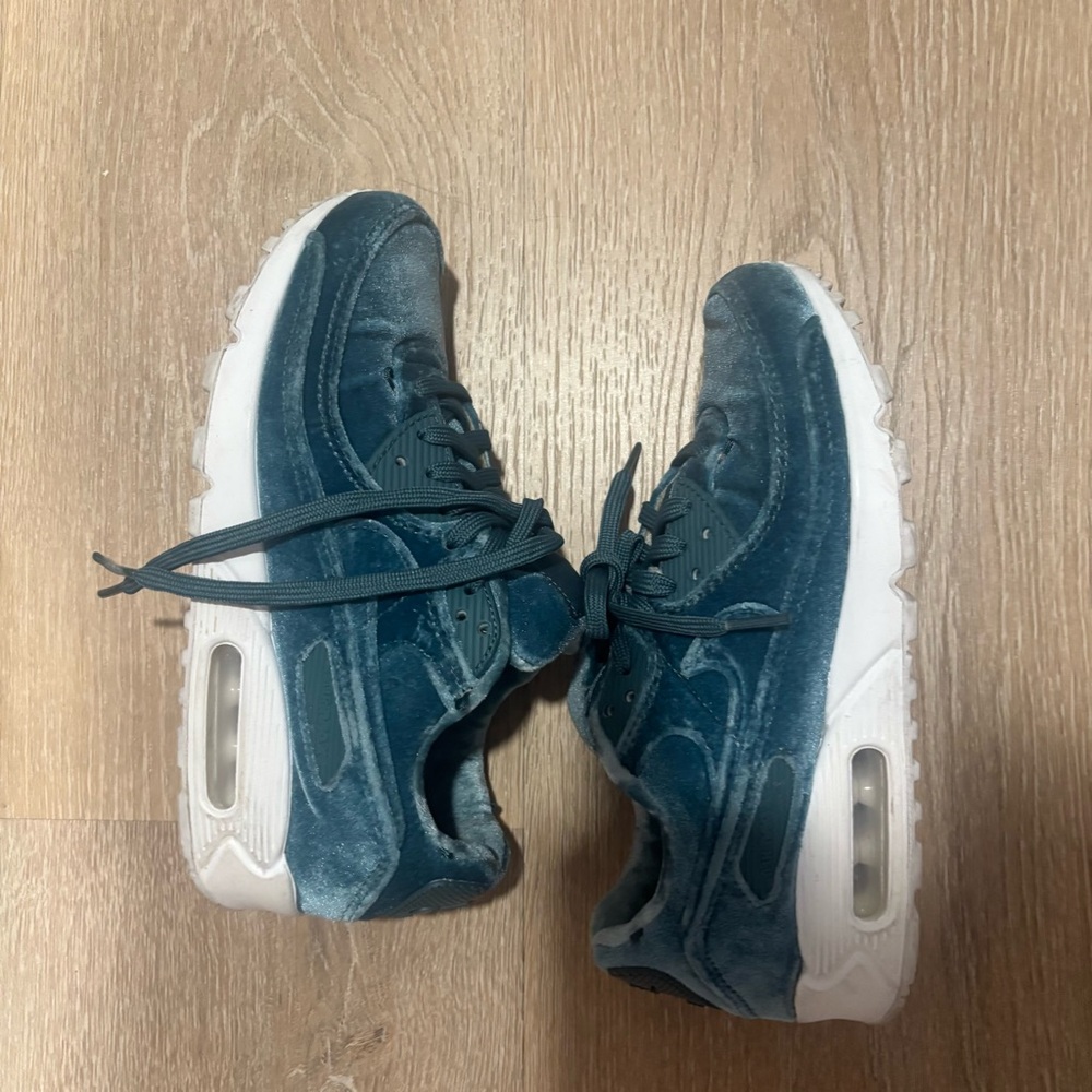 Nike velvet Teal Sneakers - Picture 6 of 7